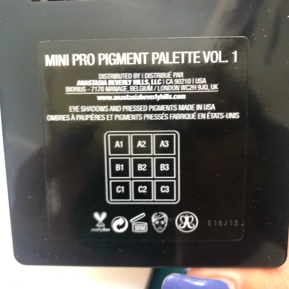 ANASTASIA BEVERLY HILLS NORVINA PIGMENT PALETTE - Picture 3 of 3